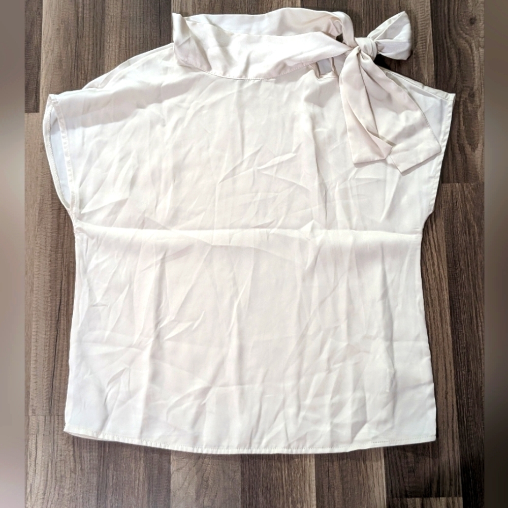 🇱🇷 Elegant Cream Tie-Neck Women's Top
